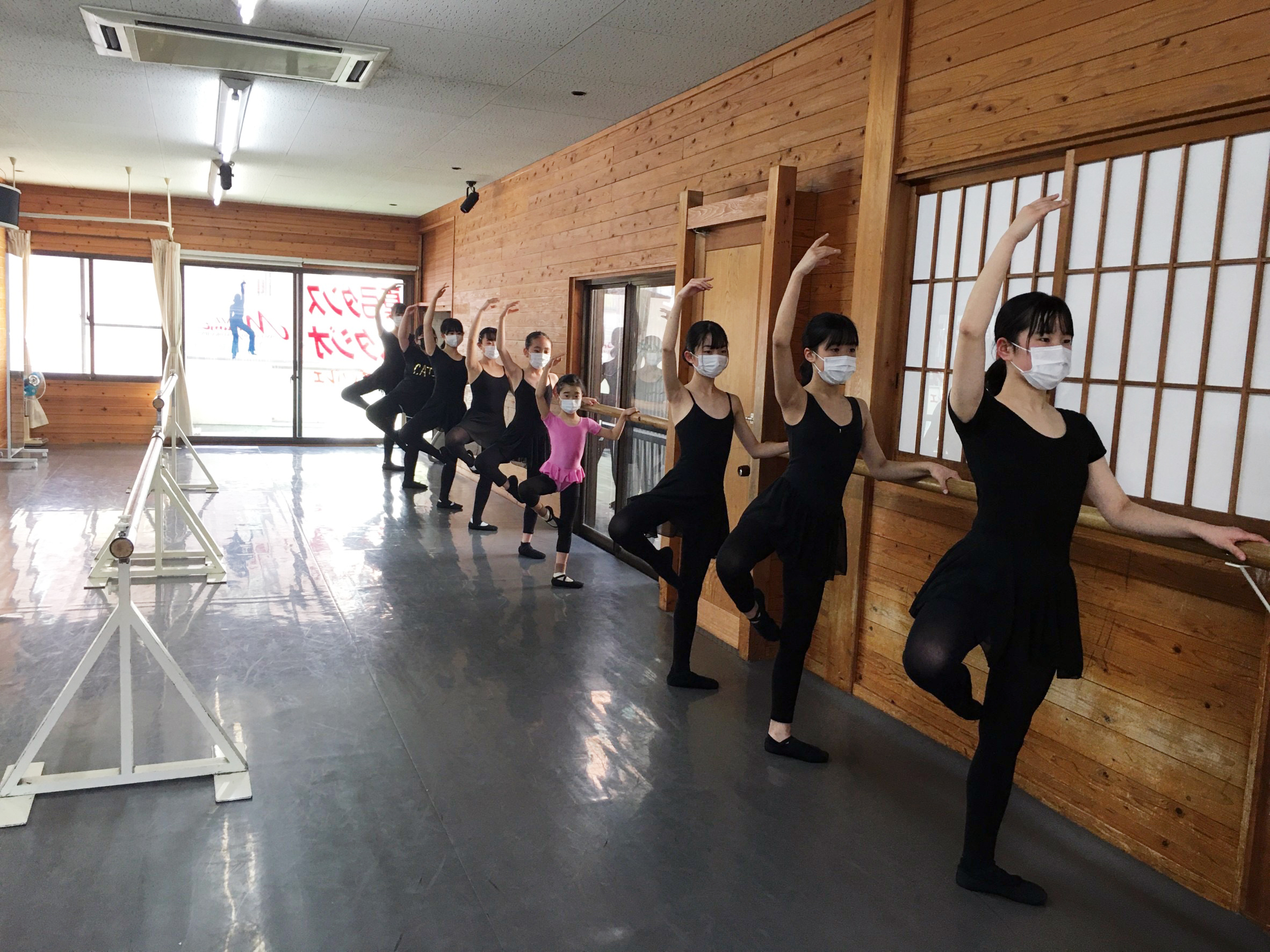 こどもクラスバレエレッスン中