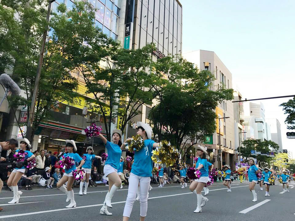 2日目の様子。スカイブルーの35周年を記念したTシャツを着て。